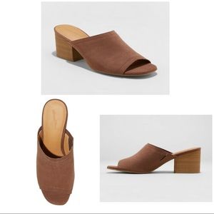 Universal Thread Women’s Stacked Heeled Mules